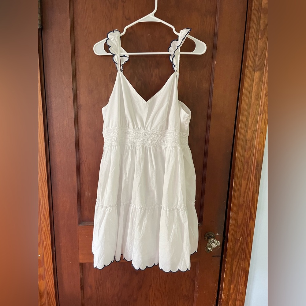 VINEYARD VINES XL WHITE SCALLOPED DRESS WITH SMOCKING